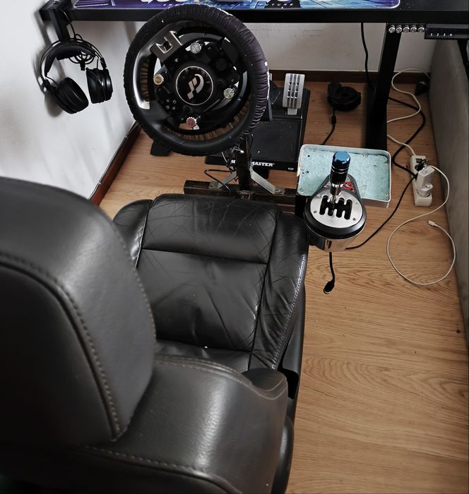 Volante Thrustmaster tgt 2 playseat completo com possibilidade de vender com ps5