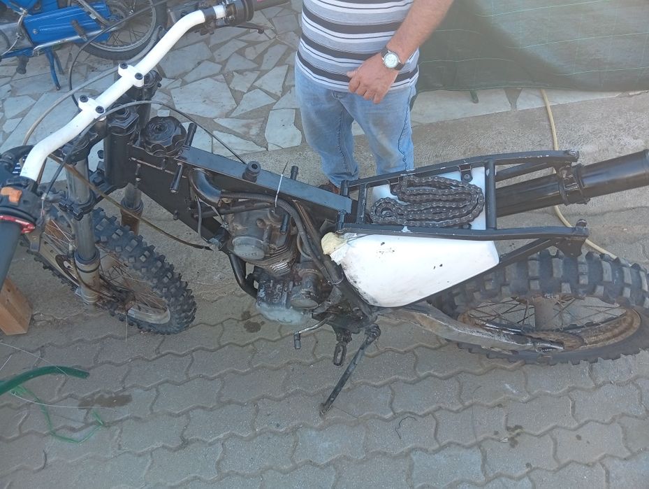 Mota AJP 125cc a 4 tempos para peças