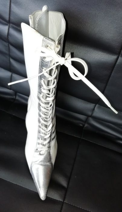 Botas Nº34 em pele Sandro Pinho