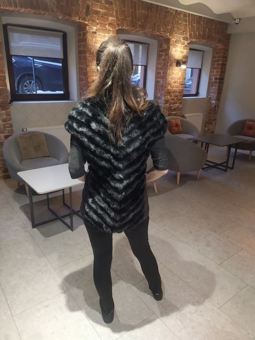 Продам норковую женскую  жилетку