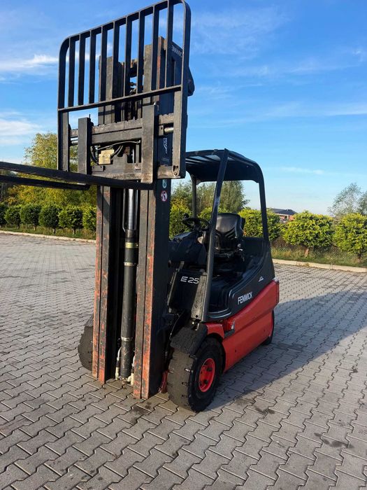 wózek widłowy elektryczny LINDE E25/02 Triplex 5.90m 2009 rok przebieg 4100mtg UDT aktualny przegląd