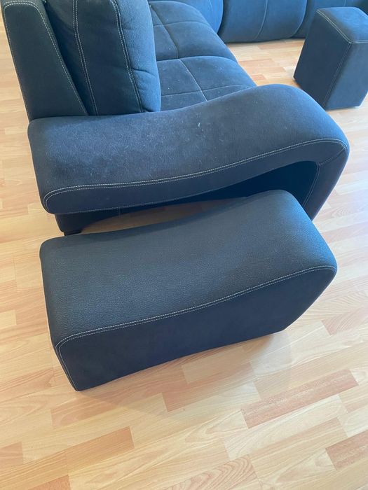 Sofá de canto com 3 pufs