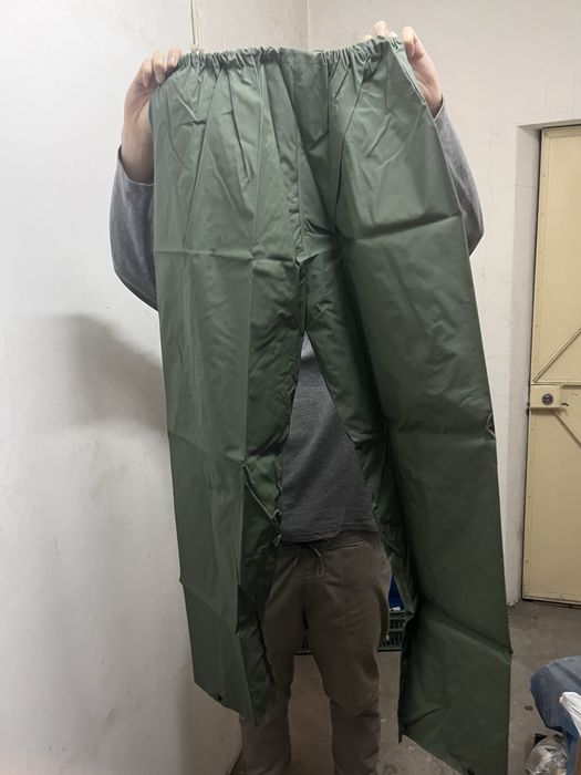 2 Casacos impermeável caça e 1 calças