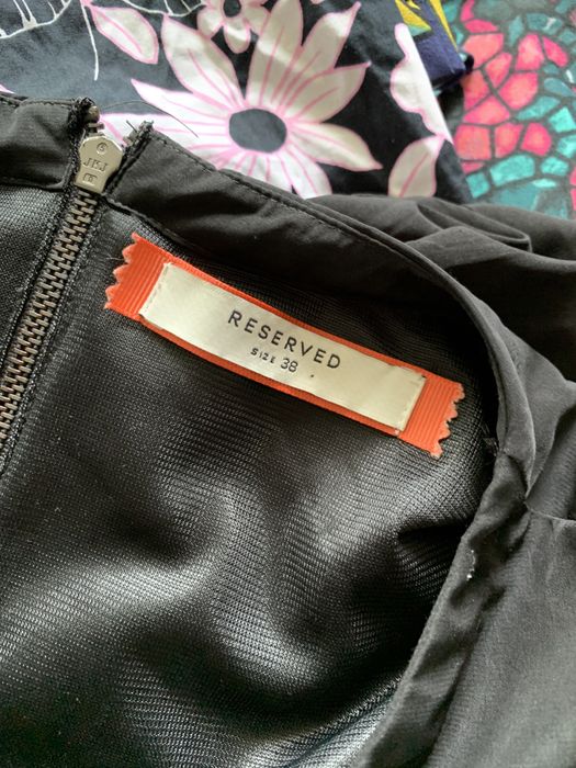 Czarna sukienka Reserved