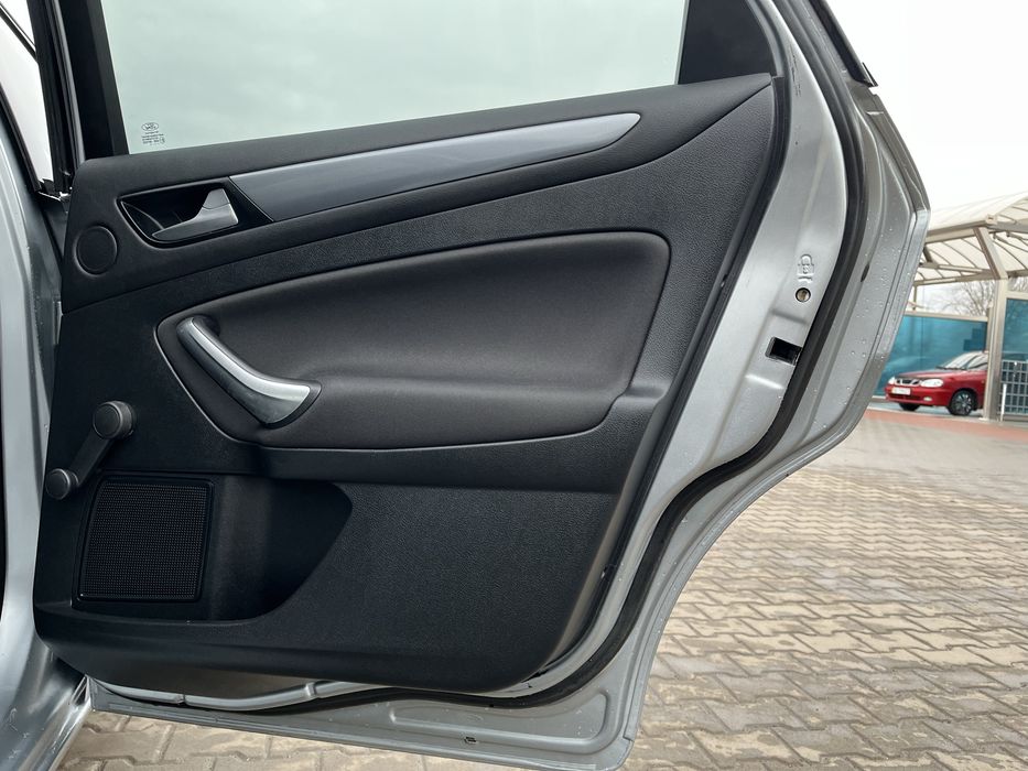 Ford Mondeo 2012 1.6 бензин