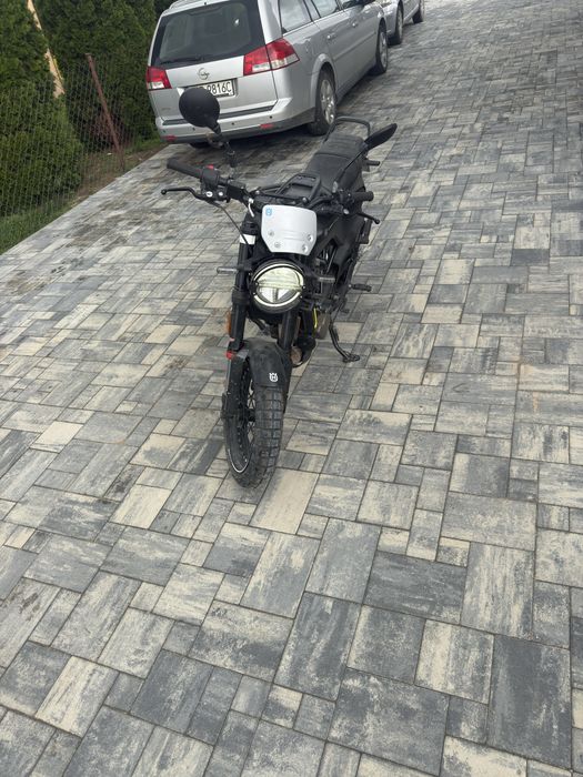 Husqvarna Svartpilen 125