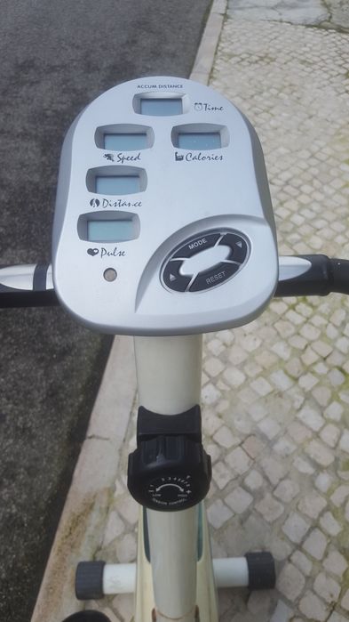 Bicicleta  estática para ginástica