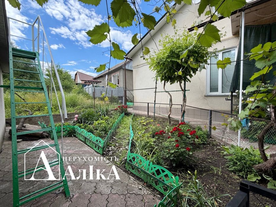 Продам 2 поверховий будинок на два входи