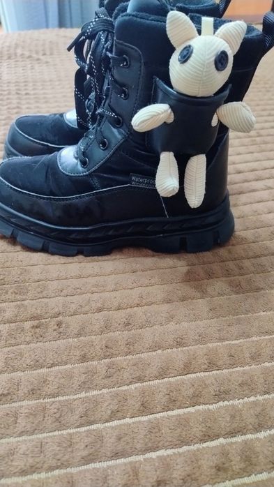 Зимові черевики, ботінки, розмір 34, стелька 22 см.