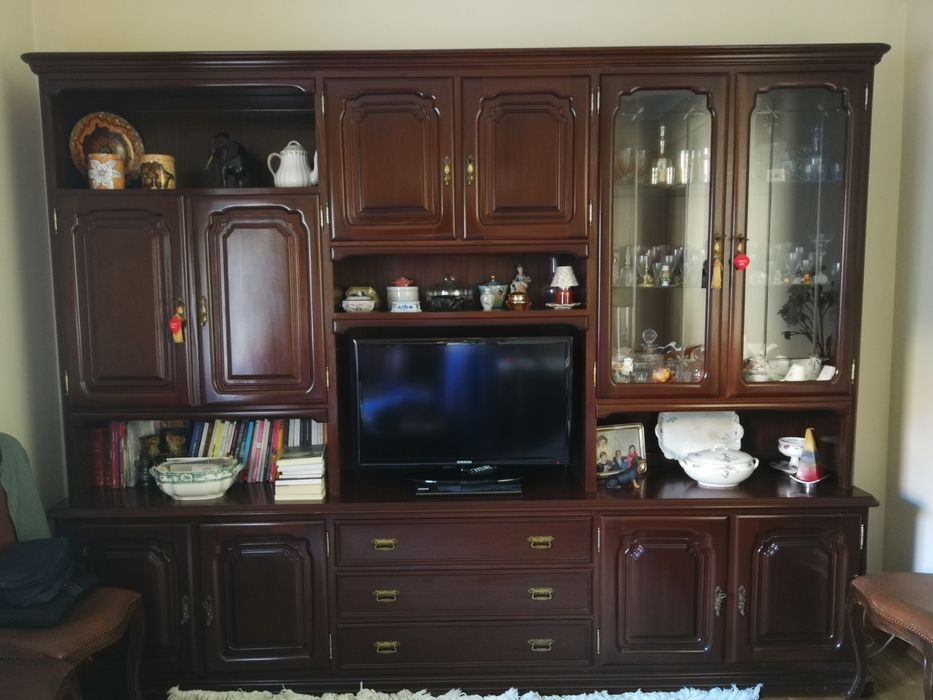 Móvel de sala em mogno