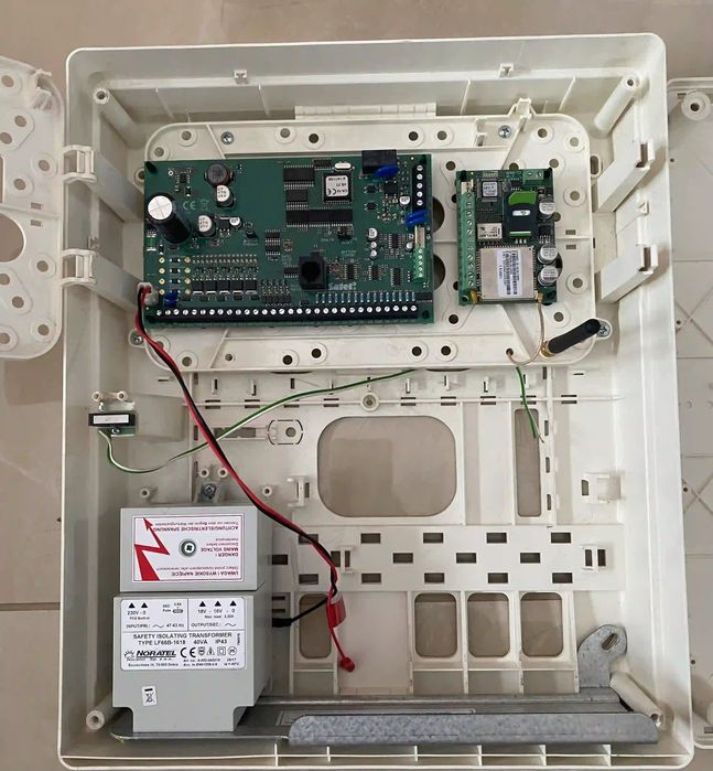 SATEL Centrala alarmowa z powiadamianiem SMS Super okazja – Super stan