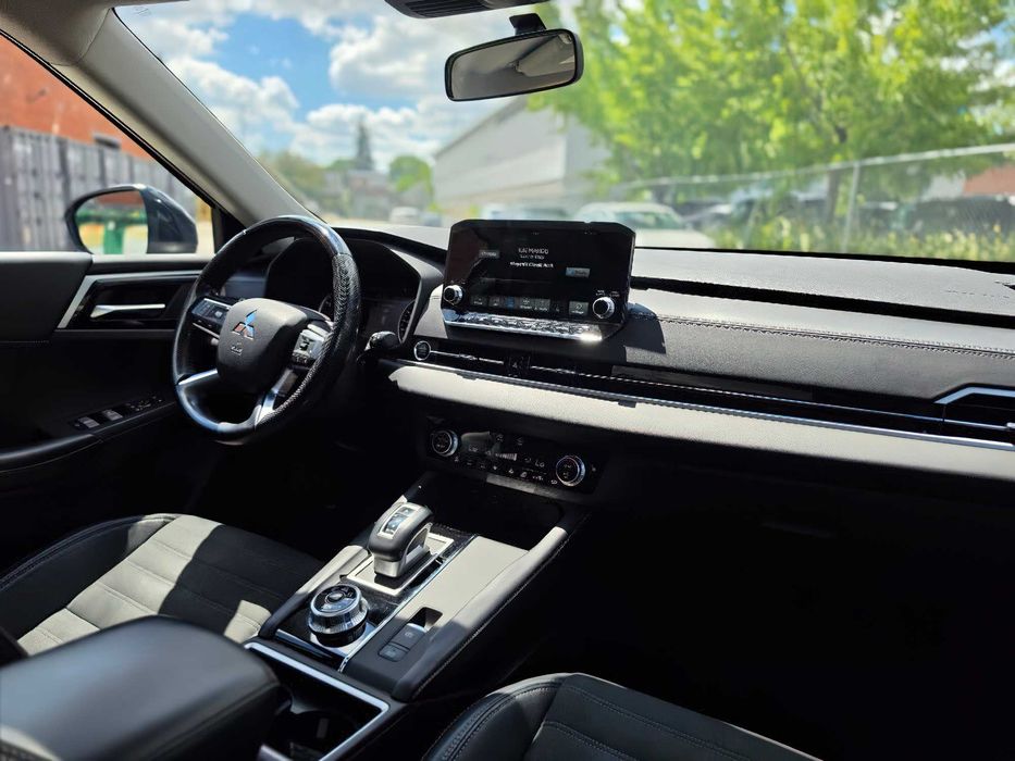 Mitsubishi Outlander SEL      2022