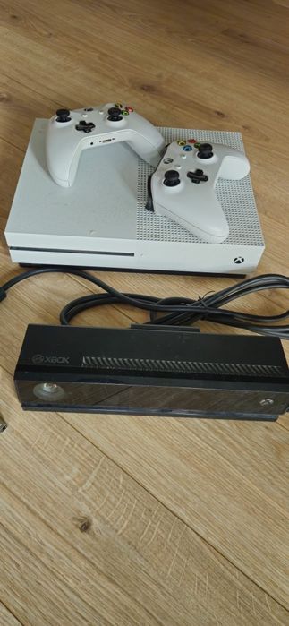 Konsola Xbox One S | Sensor Kinect, 2 Oryginalne Pady, Zestaw 4 Gier (w tym Forza Horizon 5)