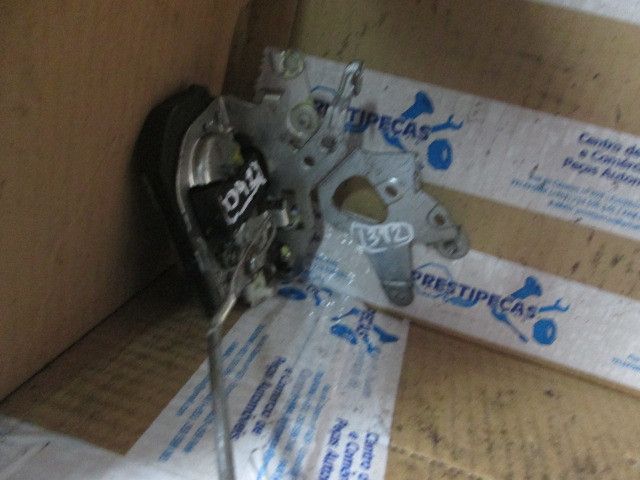 Fechadura / fecho porta trás direito TOYOTA RAV4 II (_A2_)