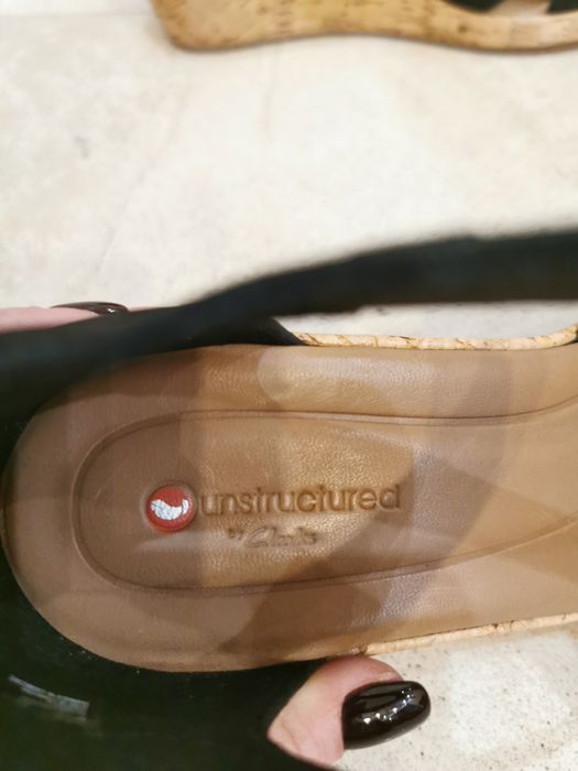 Nowe sandały na koturnie Clarks