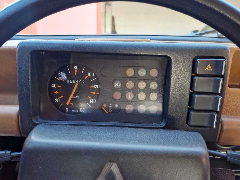 Renault 4 L, classe classico impecável