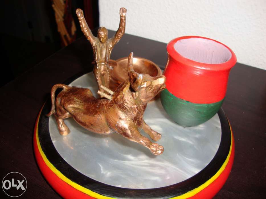 Cinzeiro com touro e toureiro