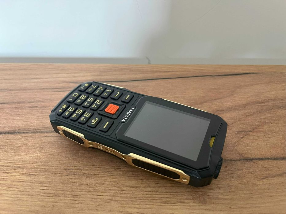 Telefon MAFAM z 4 slotami na karty SIM multisim