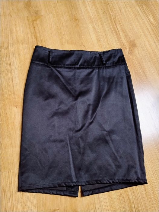 Czarna ołówkowa  spódnica