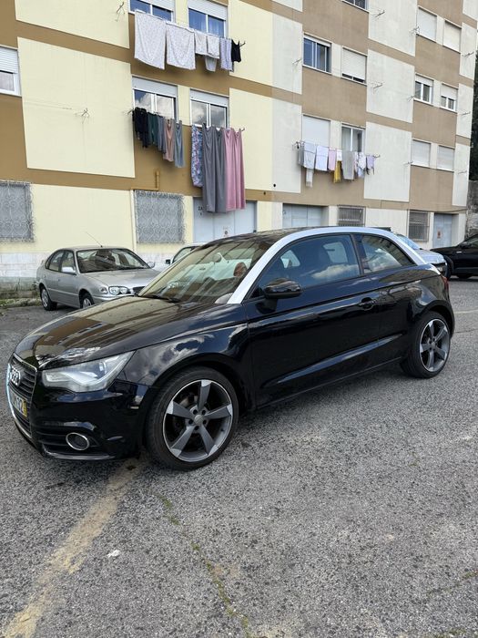 Audi A1 em perfeito estado bancos de couro e teto solar