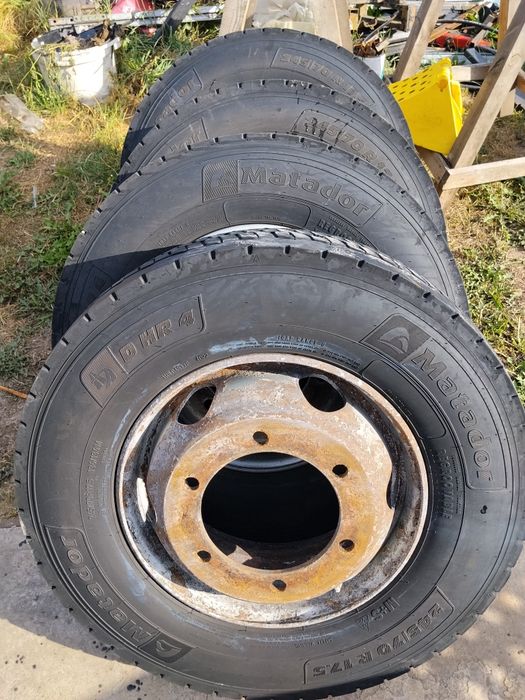 продам шини з дисками 245/70/17.5