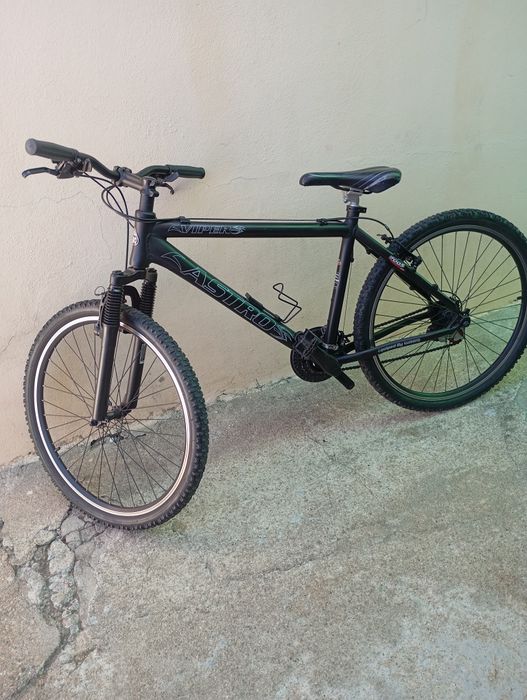 Vendo esta bicicleta muita bonita bom estado