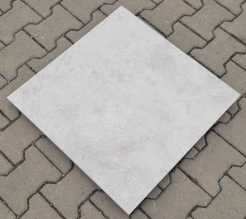 Płytki gresowe tarasowe w pięknym jasnym kolorze 60x60x2 cm