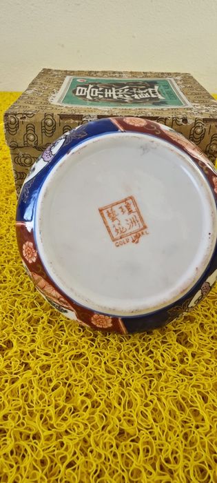 Bule em cloisonné e cinzeiro de cerâmica chinesa
