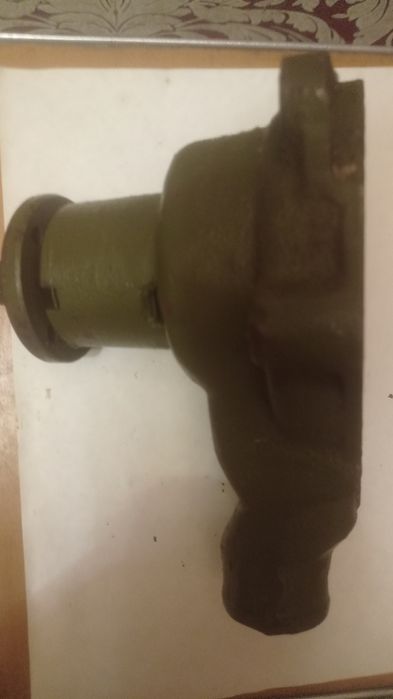 Водяна помпа на Ч-4.Ч-2. Газ-52