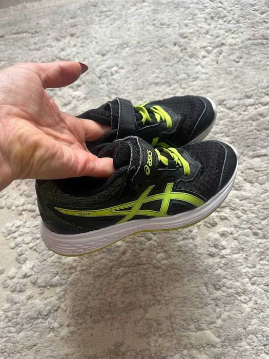 Кросівки Asics Ikaia (30 розмір)