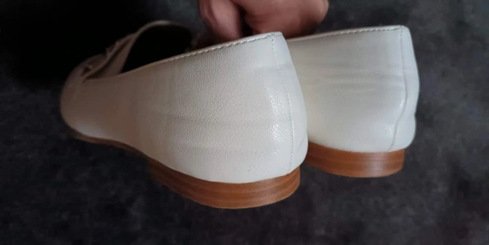 Pantofle, mokasyny,  buty z łańcuszkiem  Dee Zee