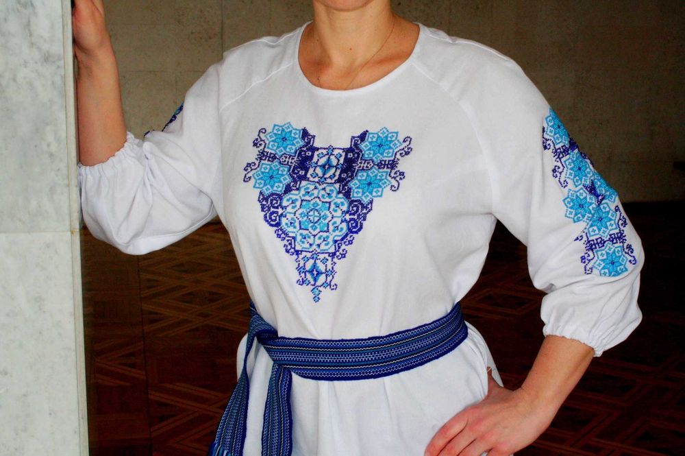 Жіноча вишиванка з бісеру, р.50-52