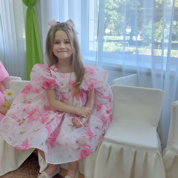 Продам сукню на дівчинку 6 років