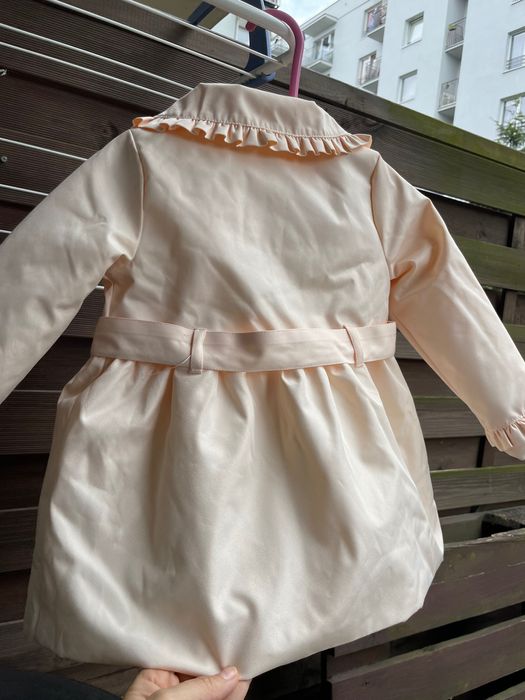 Różowy płaszczyk 92 cm – uroczy akcent dla małej damy