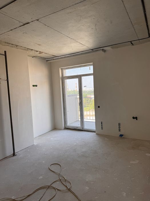 Продаж квартири з частковим ремонтом в новобудові