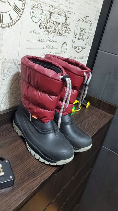 Продам  зимнюю обувь,для девочки,р.35