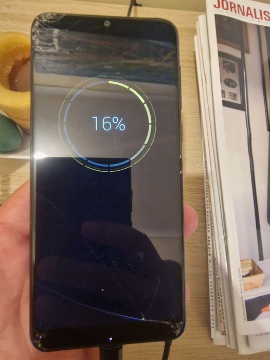 Telemóvel Alcatel 3 (botão power avariado)