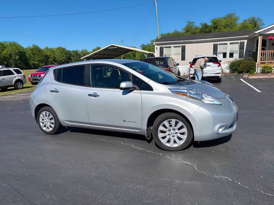 Nissan LEAF S      2017