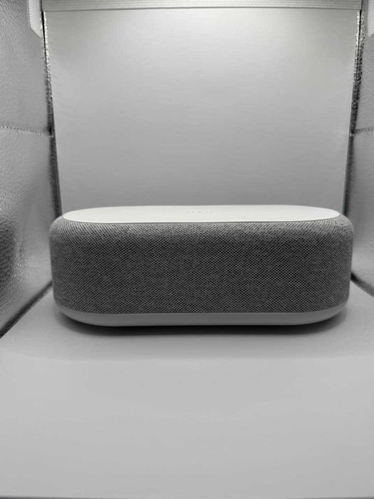 Годинник з LED-дисплеєм, термометром і бездротовою зарядкою