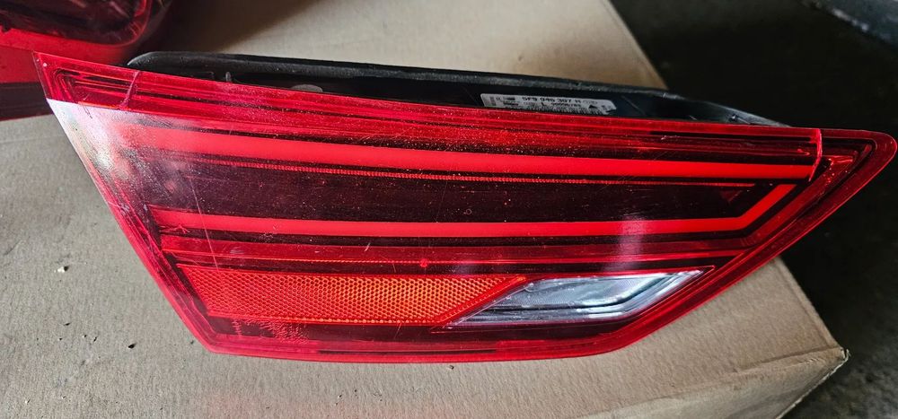 Lampa tylna tył lewa w klapę Seat Leon III Lift Kombi 5F9945307H uszkodzona