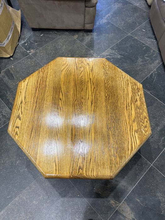 Дубовий журнальний стіл