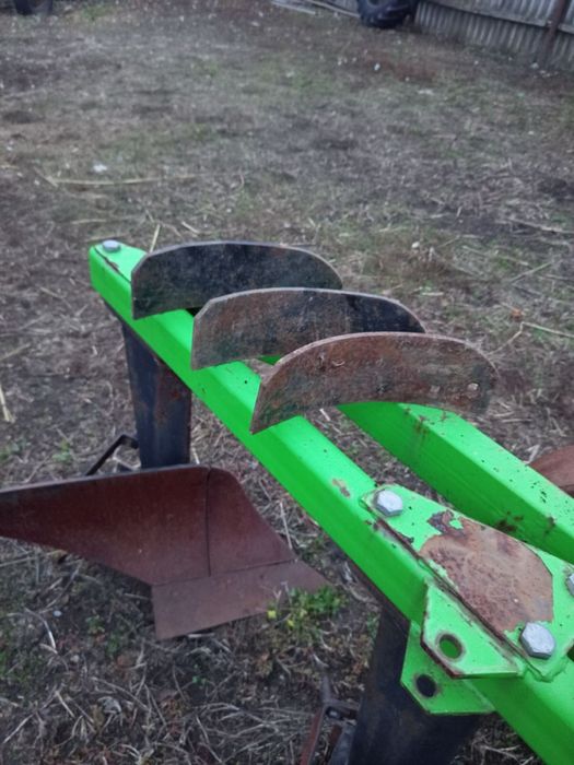 Плуг польський Bomet 3-25