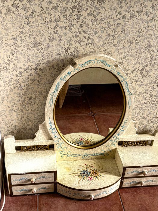 Зеркало гримёрное визажиста в винтажном стиле