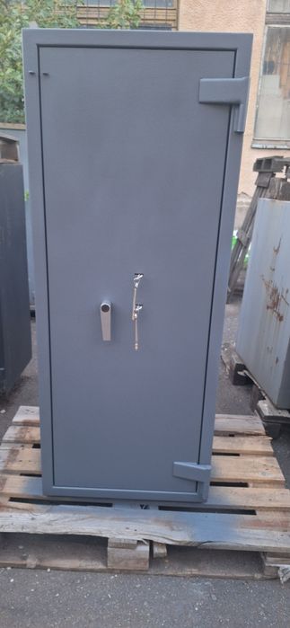 Сейф третього класу опору.