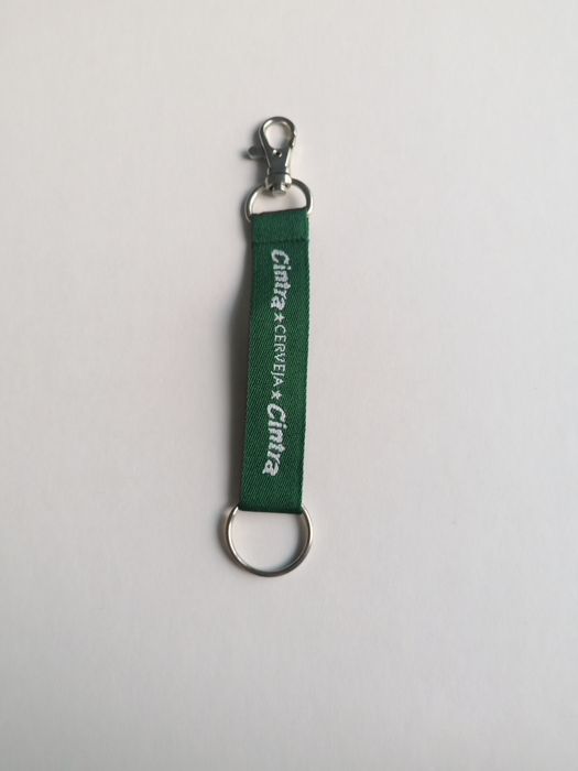 Porta-chaves em tecido com publicidade da cerveja Cintra

. Envio em embalagem cuidada e protegida.
. Envio rápid