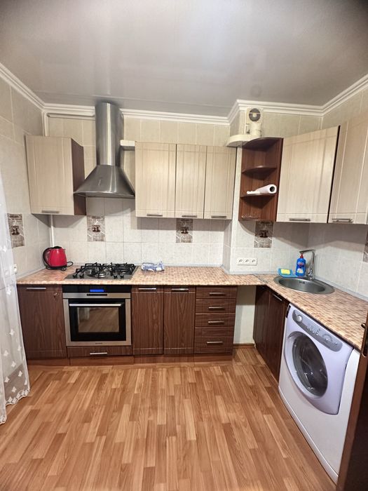 Подобова та погодинна оренда квартири вул. Курсова 35