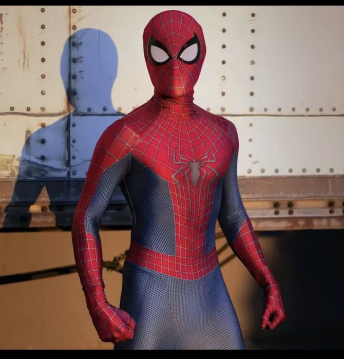 аниматорский костюм человека паука.