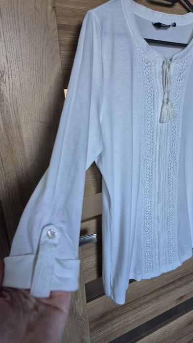 Bluzka Bonmarche z ozdobnym dekoltem i frędzlami
