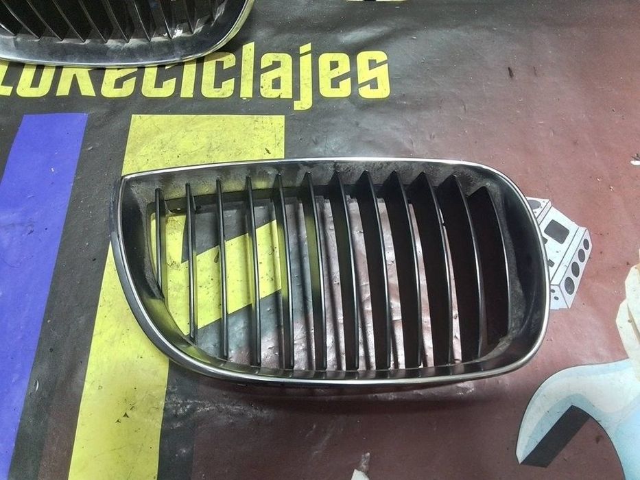 GRELHA FRONTAL BMW 1 2004