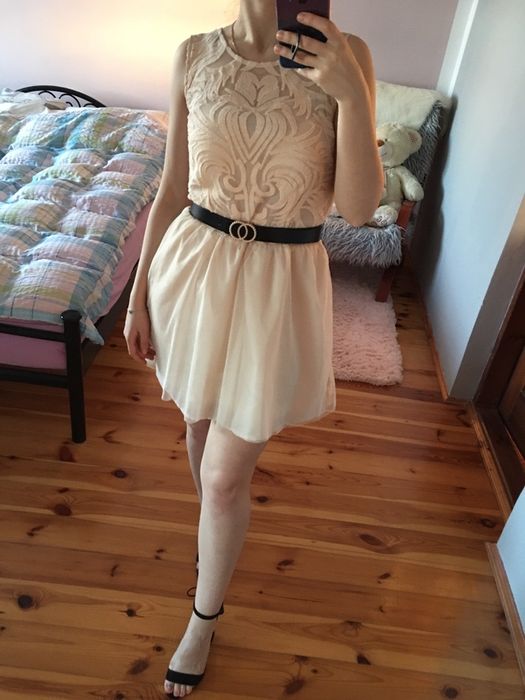 Koronkowa sukienka z paskiem, tiul Reserved